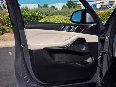 Used 2023 BMW X7 M60i w/ Executive Package AWD/4WD image 21