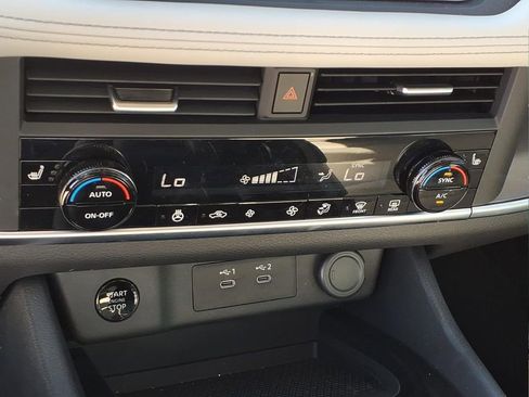 Used 2026 Nissan Rogue SV w/ SV Premium Package image 18