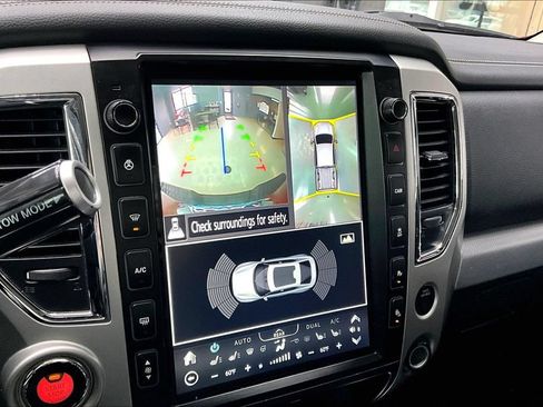 Used 2018 Nissan Titan PRO-4X w/ Pro-4x Convenience Package AWD/4WD image 15