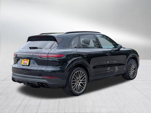 Used 2022 Porsche Cayenne AWD/4WD image 7