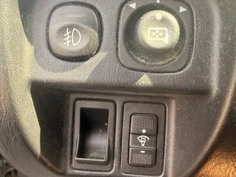 Used 2005 Ford Escape Limited FWD image 10