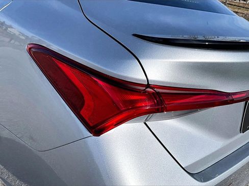 Used 2022 Toyota Avalon Touring image 25