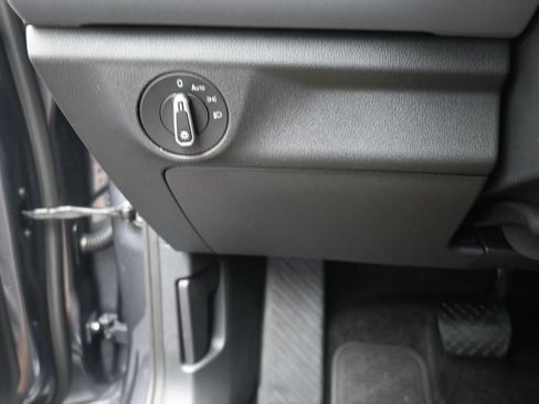 Used 2025 Volkswagen Jetta SE image 17