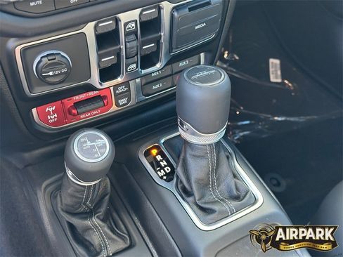 New 2025 Jeep Gladiator Rubicon image 20