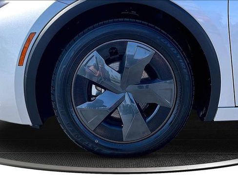 Used 2025 Toyota Prius LE image 31