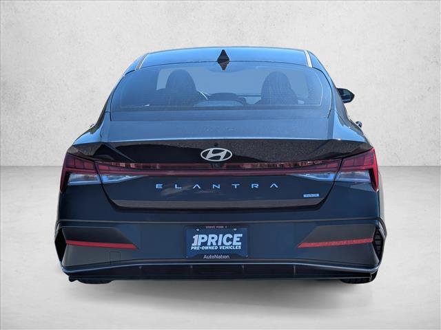 Certified 2025 Hyundai Elantra Limited FWD image 6