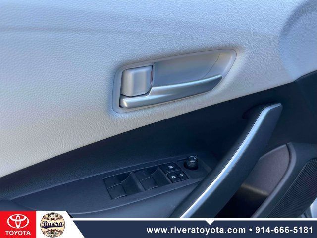 Used 2023 Toyota Corolla SE w/ Carpet Mat Package (TMS) FWD image 18