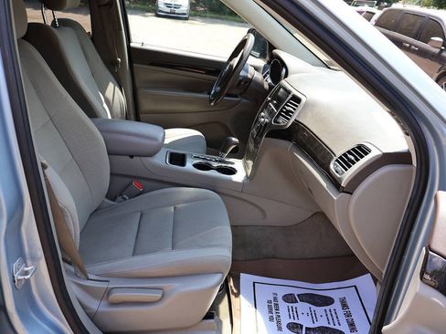 Used 2012 Jeep Grand Cherokee Laredo AWD/4WD image 22