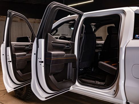 Used 2025 GMC Sierra 1500 AT4 w/ Technology Package image 31