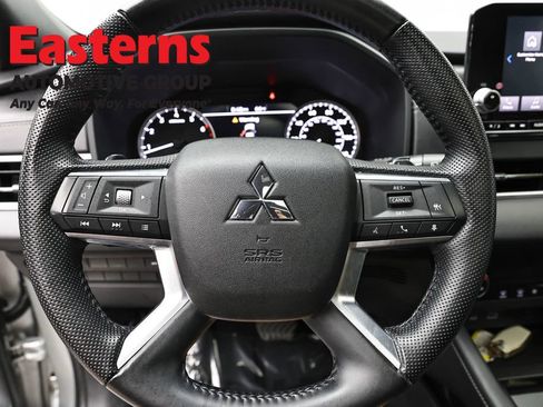 Used 2022 Mitsubishi Outlander SE image 10