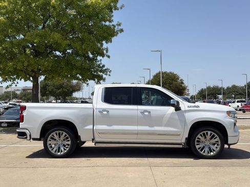 Used 2023 Chevrolet Silverado 1500 High Country w/ Technology Package AWD/4WD image 3