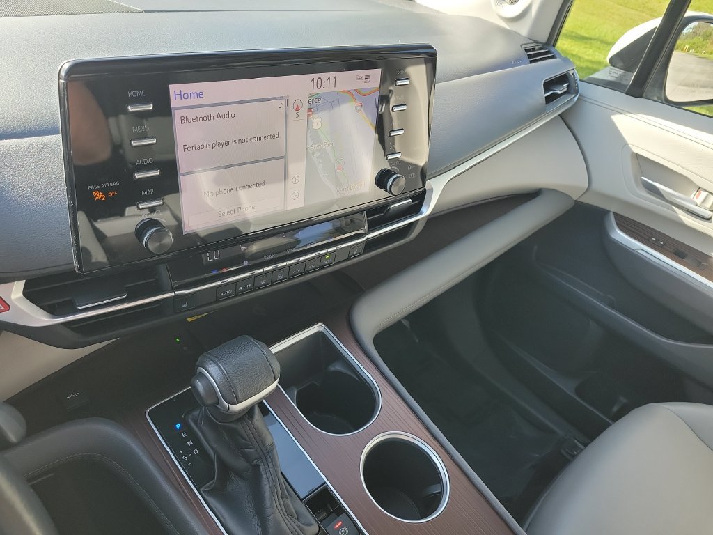 Certified 2021 Toyota Sienna XLE w/ XLE Plus Package FWD image 14