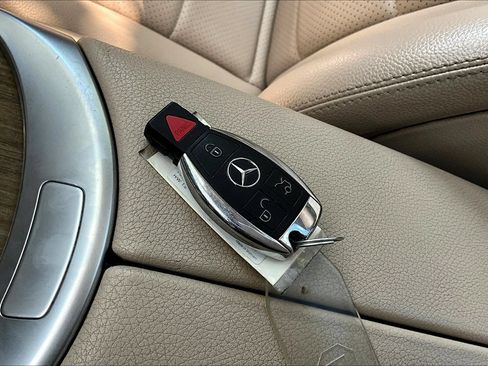 Used 2019 Mercedes-Benz GLC 300 4MATIC w/ Premium Package image 36