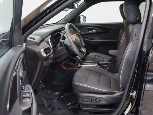 Used 2023 Chevrolet TrailBlazer RS w/ Sun and Liftgate Package image 2