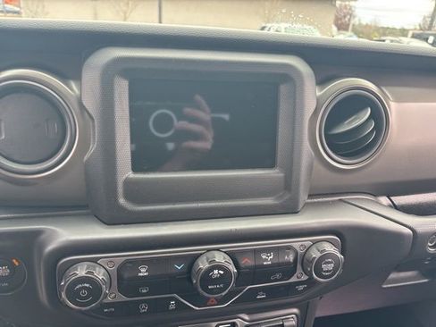 Used 2022 Jeep Gladiator Sport image 30