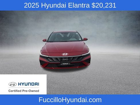 Certified 2025 Hyundai Elantra SE image 3