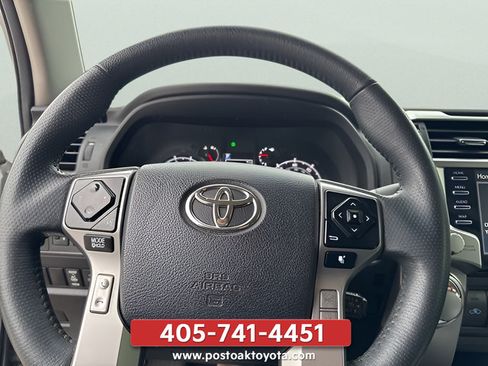 Used 2022 Toyota 4Runner SR5 AWD/4WD image 11