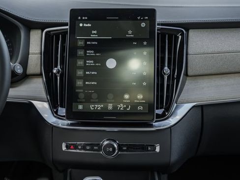 New 2026 Volvo XC90 B6 Plus w/ Protection Package Premier image 21