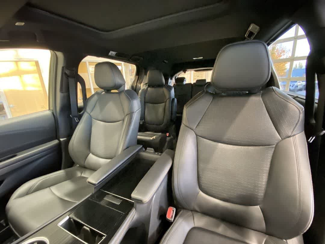 Certified 2025 Toyota Sienna XLE Woodland Edition AWD/4WD image 14