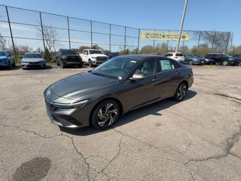 New 2026 Hyundai Elantra Limited FWD image 4