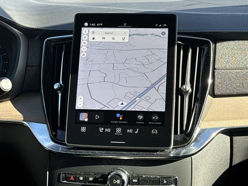 Used 2025 Volvo XC90 B6 Plus image 31