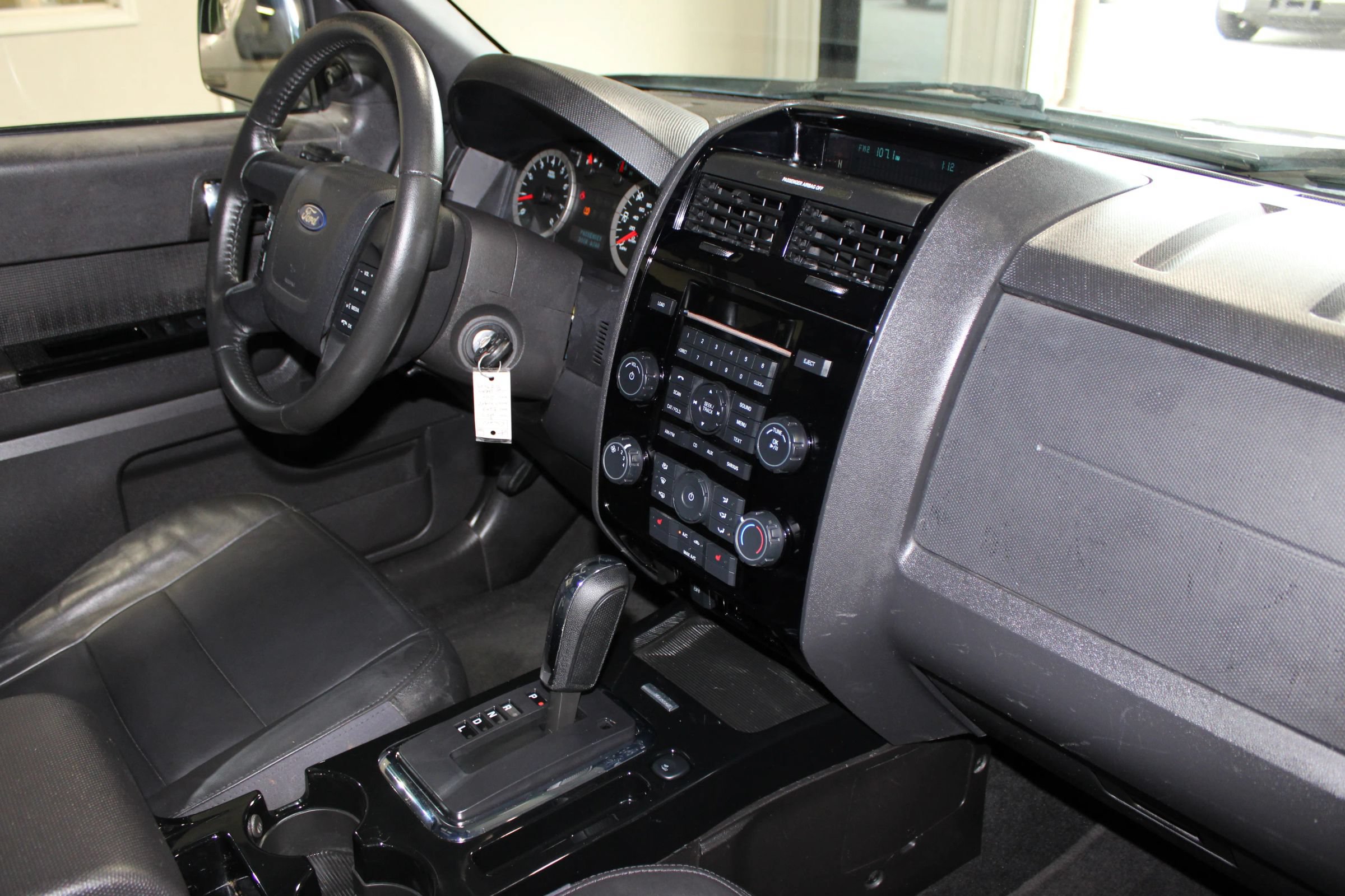 Used 2011 Ford Escape Limited FWD image 28