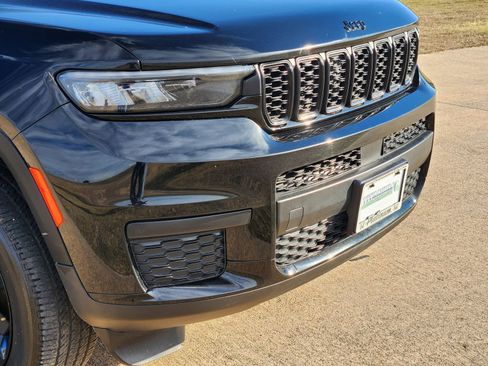 Used 2023 Jeep Grand Cherokee L Laredo image 12