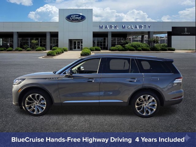 New 2027 Lincoln Aviator AWD image 2