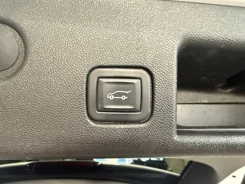 Used 2023 Chevrolet Equinox LT AWD/4WD image 26