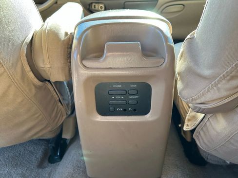 Used 1999 Ford Expedition XLT image 21