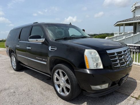 Used 2007 Cadillac Escalade ESV AWD w/ Information Package image 3