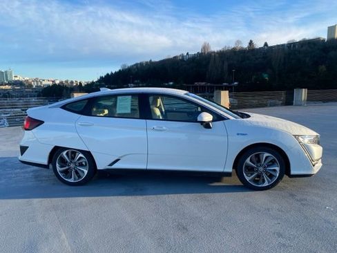 Certified 2018 Honda Clarity Touring image 3