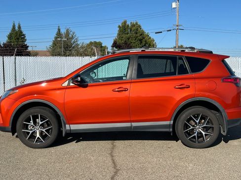 Used 2016 Toyota RAV4 SE w/ Advanced Technology Package FWD image 2