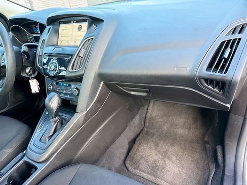 Used 2017 Ford Focus SEL image 30