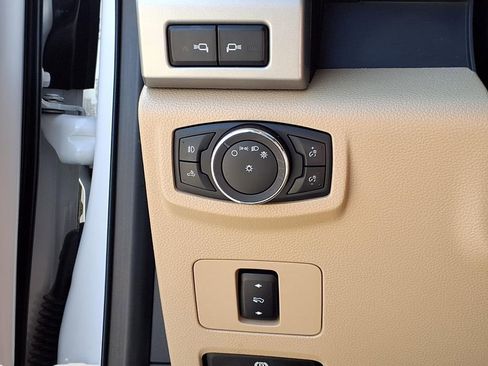 Used 2019 Ford F250 Lariat w/ Chrome Package image 17