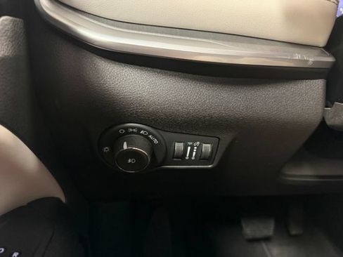 Used 2025 Jeep Compass Limited AWD/4WD image 20