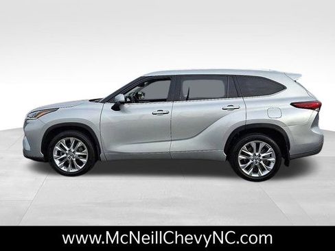 Used 2023 Toyota Highlander L image 7