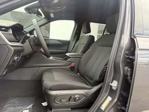 New 2025 Jeep Grand Cherokee Laredo w/ Luxury Tech Group I image 15