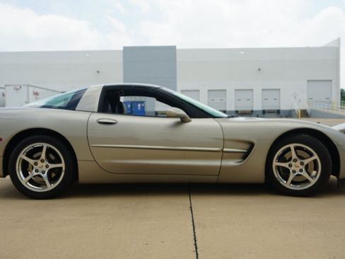 Used 2000 Chevrolet Corvette Coupe w/ Memory Pkg RWD image 18