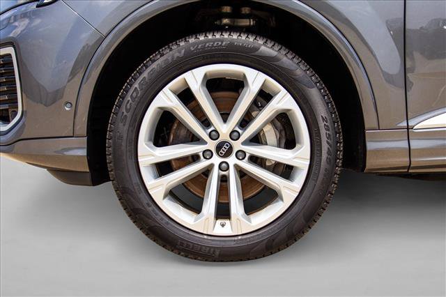 Certified 2025 Audi Q7 2.0T Premium w/ Convenience Package AWD/4WD image 9