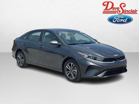 Used 2023 Kia Forte LXS w/ LXS Technology Package FWD image 4