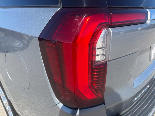 Used 2025 GMC Yukon Denali w/ Sun & Power Step Package AWD/4WD image 10