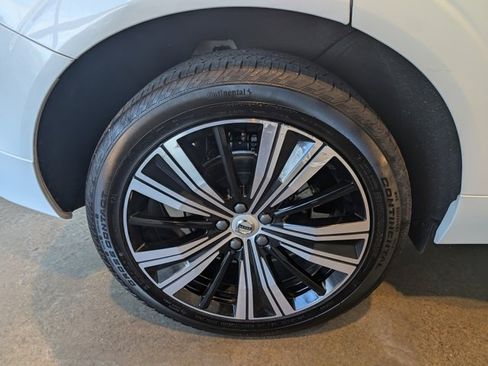 Used 2023 Volvo XC60 B5 Plus image 8