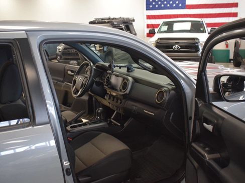 Used 2021 Toyota Tacoma TRD Sport w/ Technology Package image 36