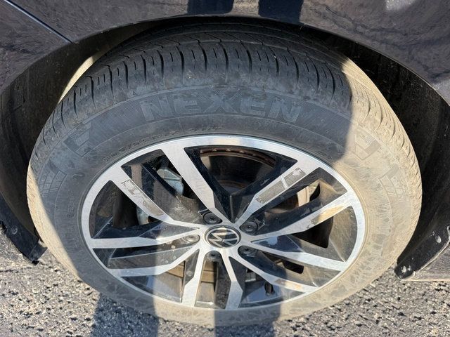 Used 2025 Volkswagen Jetta SE FWD image 10