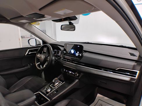 Used 2023 Mitsubishi Outlander SE image 87