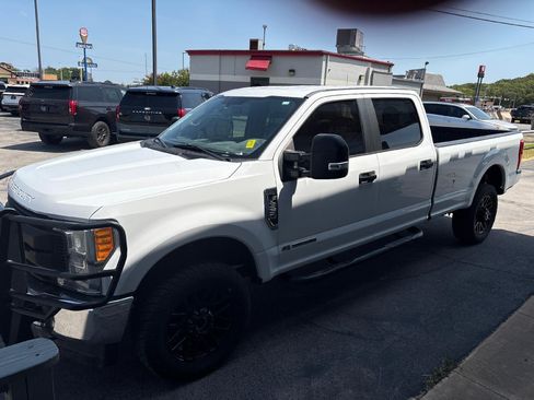 Used 2017 Ford F350 XL w/ Power Equipment Group AWD/4WD image 3