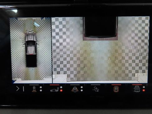 Used 2024 GMC Sierra 2500 AT4 w/ AT4 Preferred Package image 16