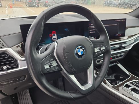 Used 2025 BMW X5 xDrive50e AWD/4WD image 18