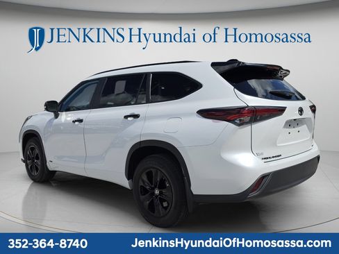 Used 2025 Toyota Highlander XLE AWD/4WD image 7